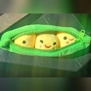 Plush Pea Pod Toy with Smiling Faces - Green and Yellow